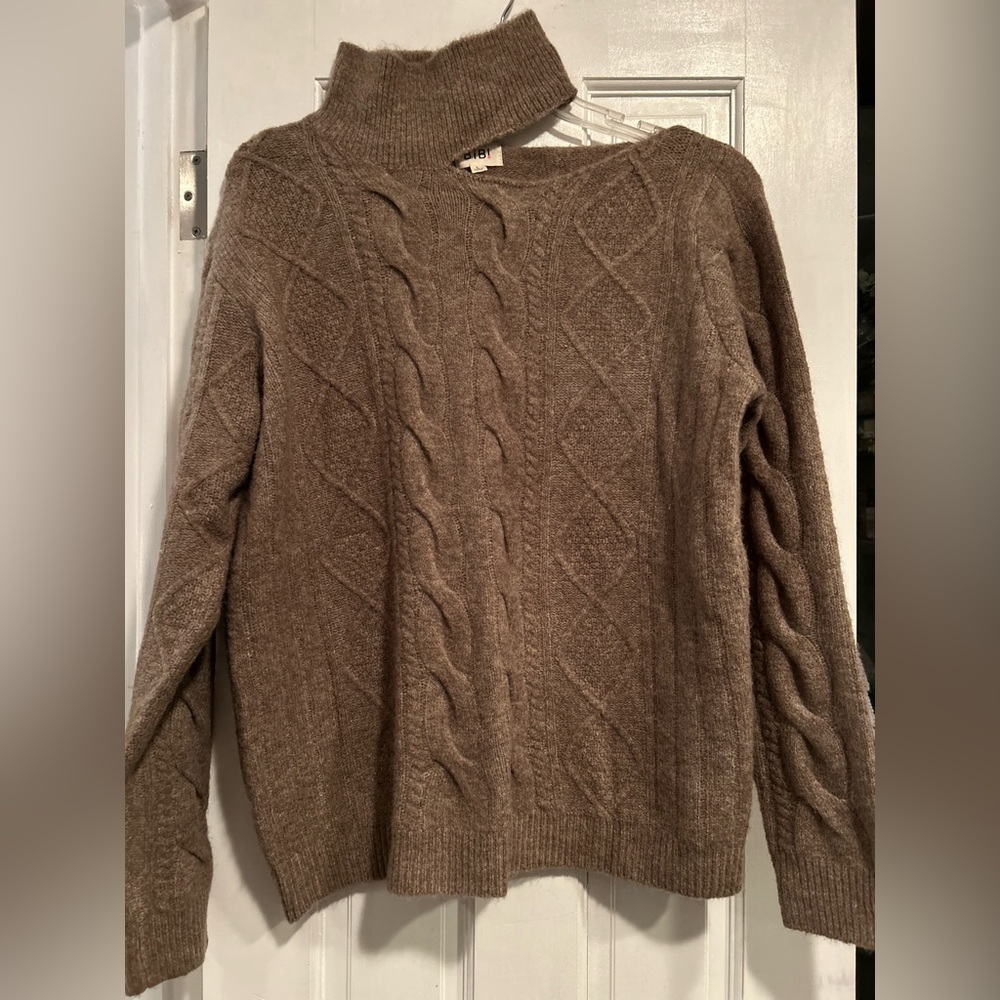 BiBi gorgeous cable knit sweater